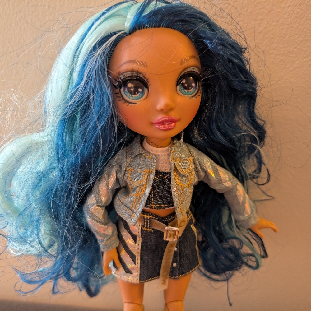 Rainbow High Skyler Bradshaw – Blue Fashion Doll Dressed Shoes